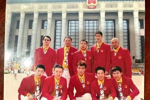 国乒教练肖战晒08奥运合照，刘国梁王皓马琳身份转变