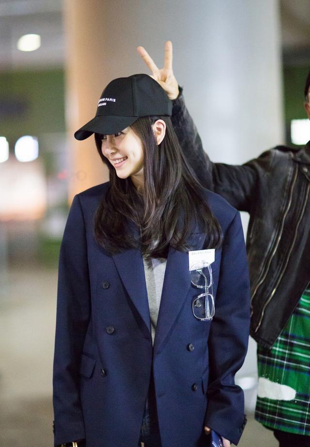 杨颖黄晓明机场同框