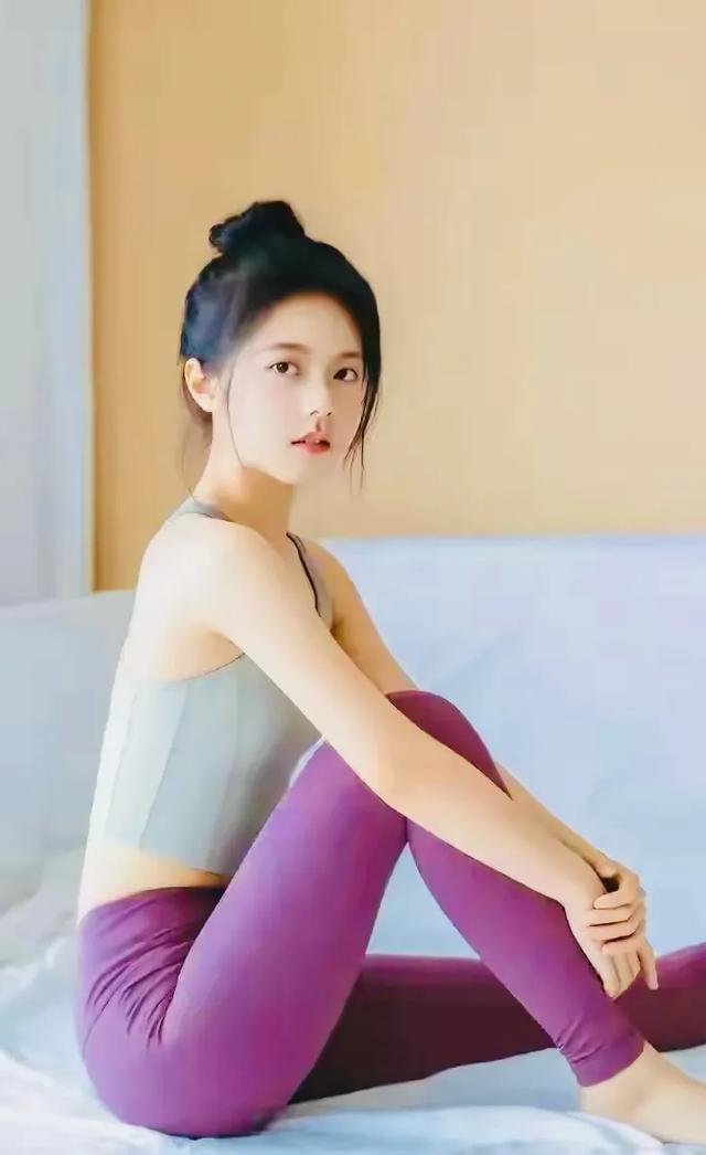 赵今麦瑜伽姿势